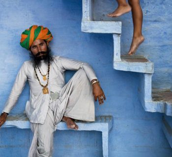 Conocí a Steve McCurry y espié la mente detrás de su mundo colorido